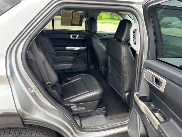 Used 2023 Ford Explorer XLT w/ Equipment Group 202A AWD/4WD image 11