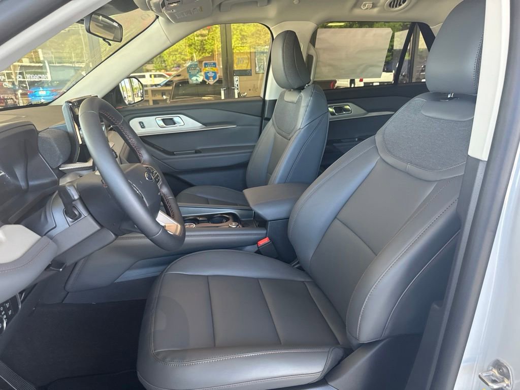New 2026 Ford Explorer Active RWD image 8