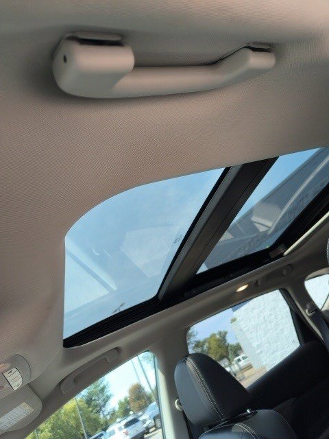 Used 2018 Nissan Murano Platinum w/ Cargo Package FWD image 12