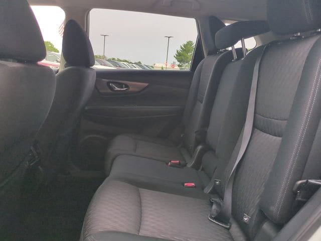 Used 2019 Nissan Rogue SV w/ Premium Package FWD image 14