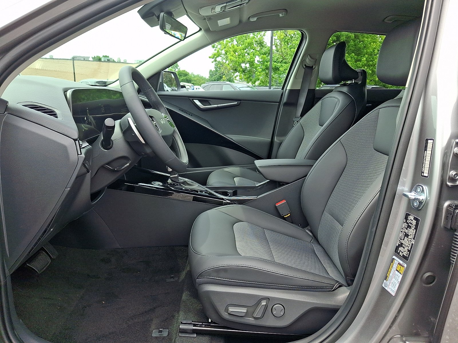 New 2026 Kia Niro EX FWD image 9