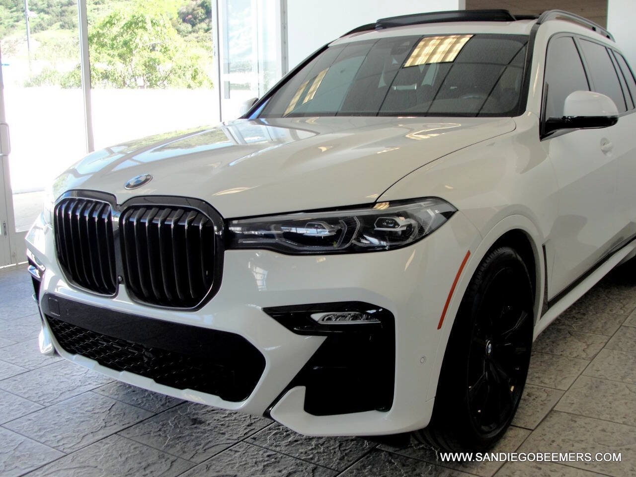 Used 2022 BMW X7 xDrive40i w/ M Sport Package AWD/4WD image 17