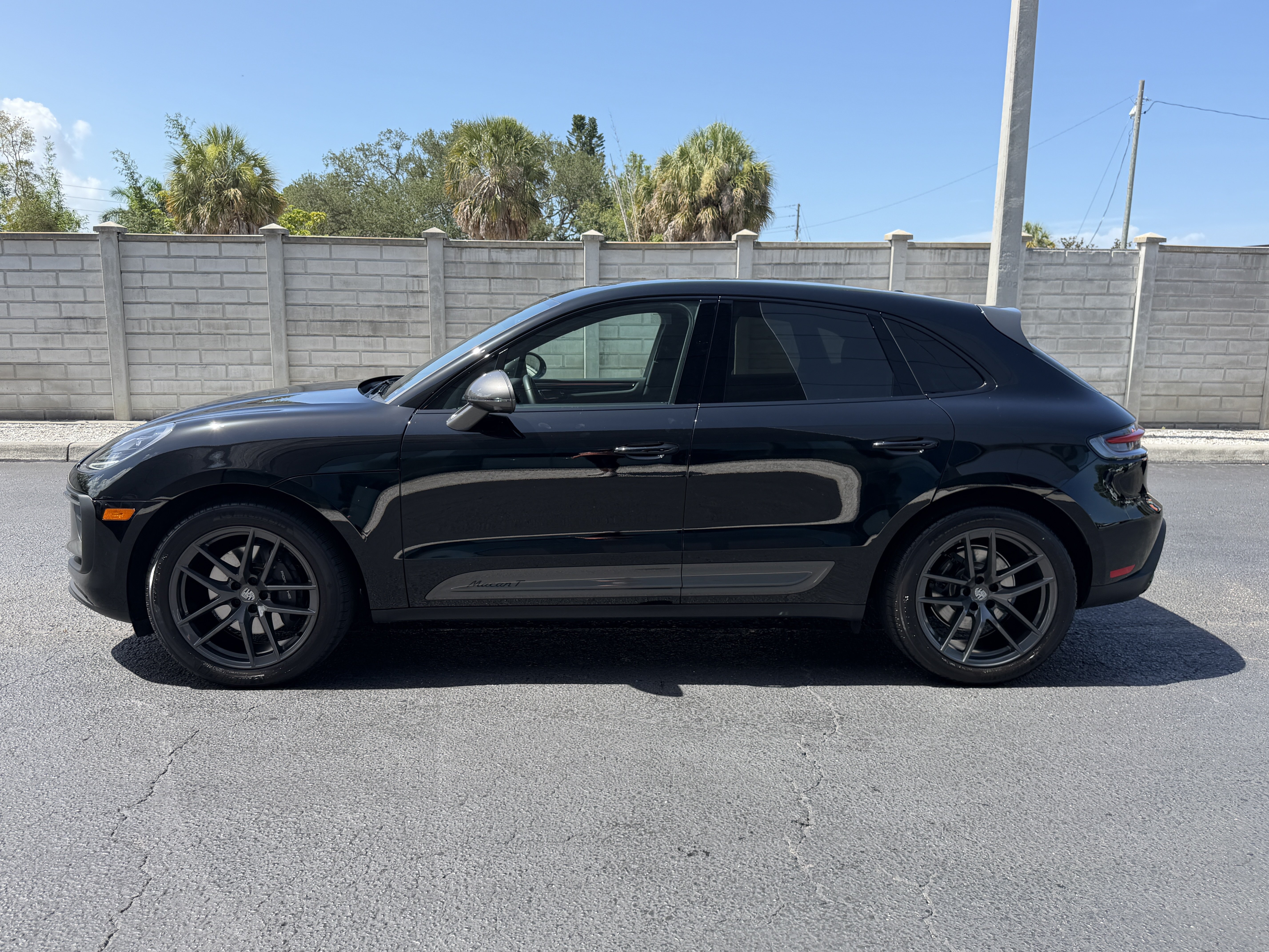 Certified 2023 Porsche Macan Turbo AWD/4WD image 2