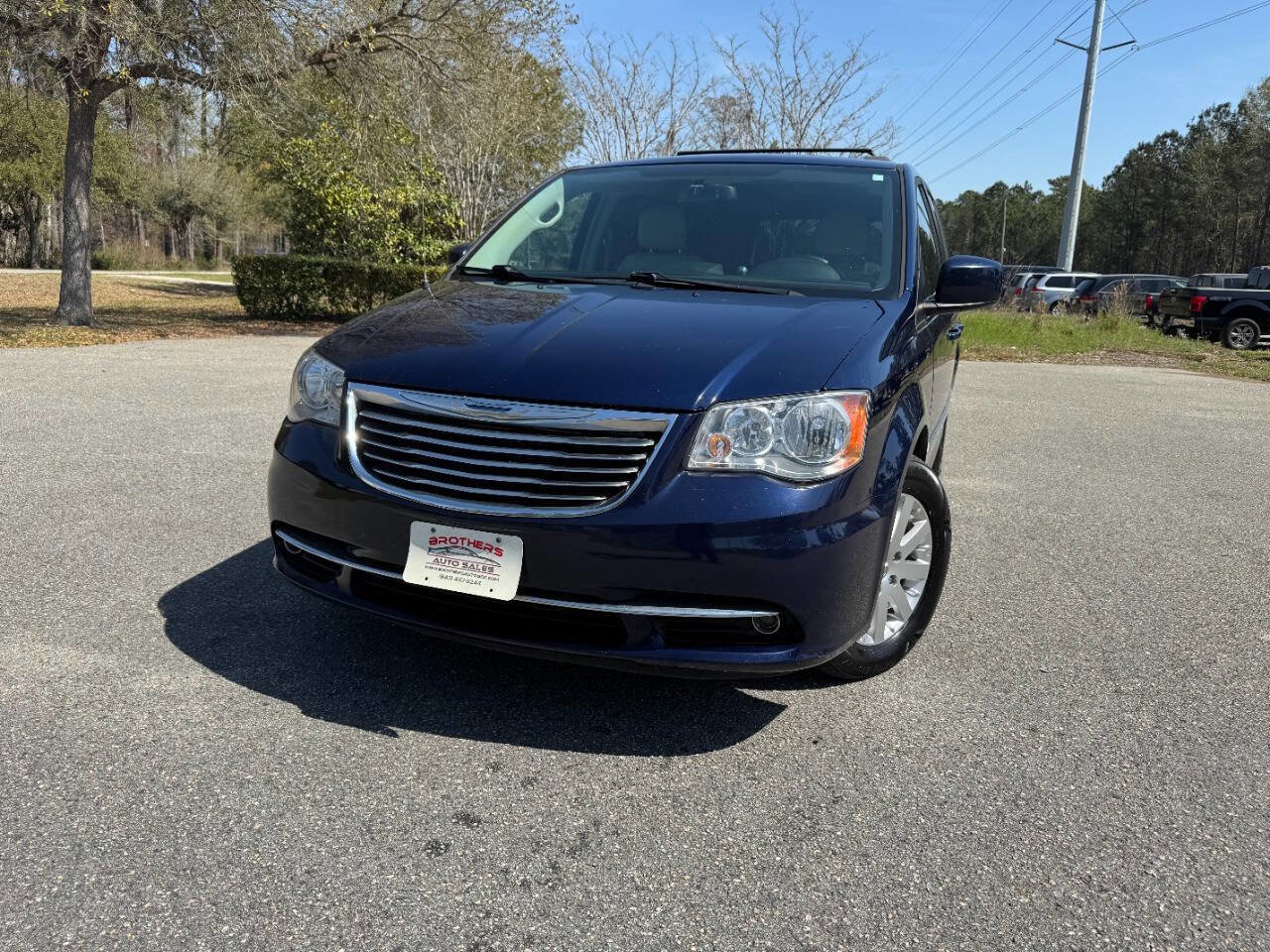 Used 2015 Chrysler Town & Country Touring image 28