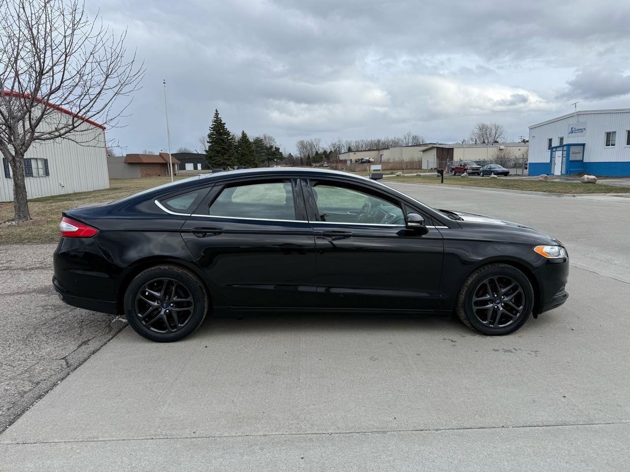 Used 2016 Ford Fusion SE FWD image 4