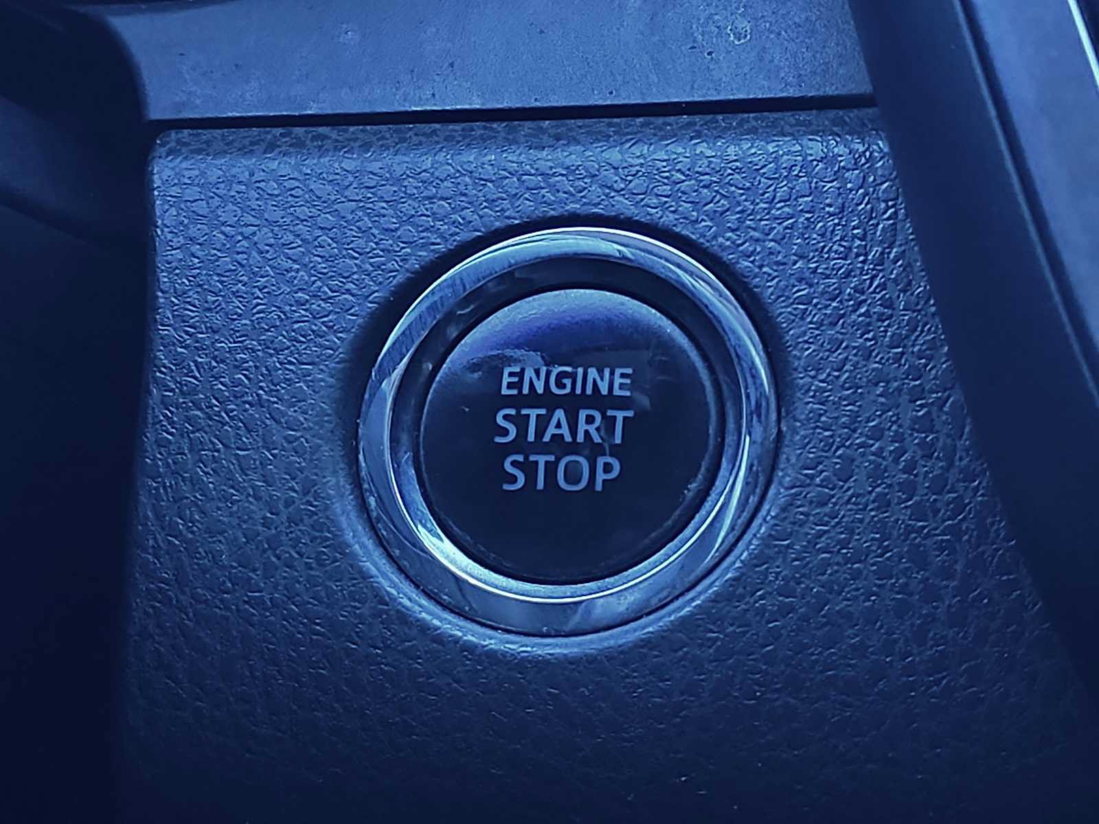 Used 2018 Toyota Camry SE w/ Moonroof Package FWD image 10