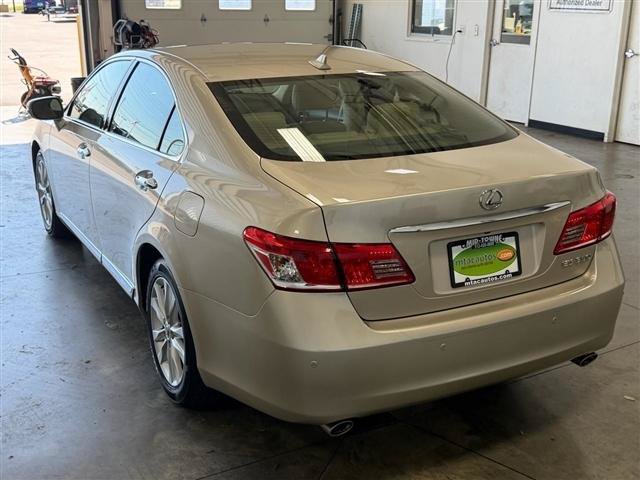 Used 2011 Lexus ES 350 w/ Luxury Pkg & Navigation FWD image 39