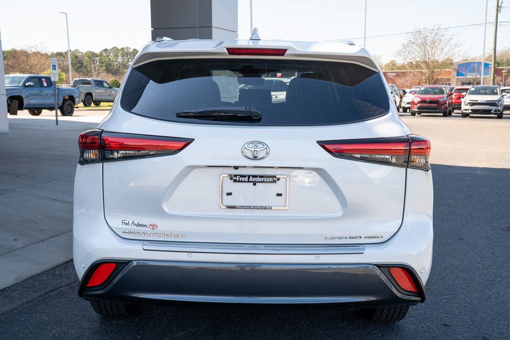 Used 2023 Toyota Highlander Limited image 4
