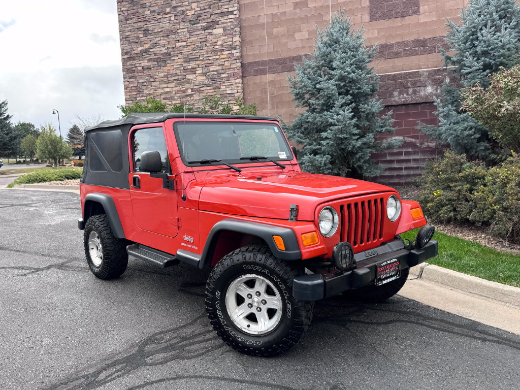 Used 2005 Jeep Wrangler Unlimited w/ Premium Audio Group AWD/4WD image 2