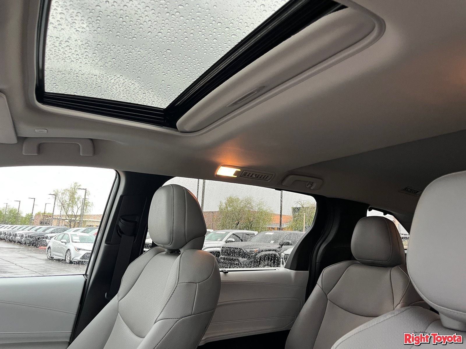 Certified 2026 Toyota Sienna XLE FWD image 32