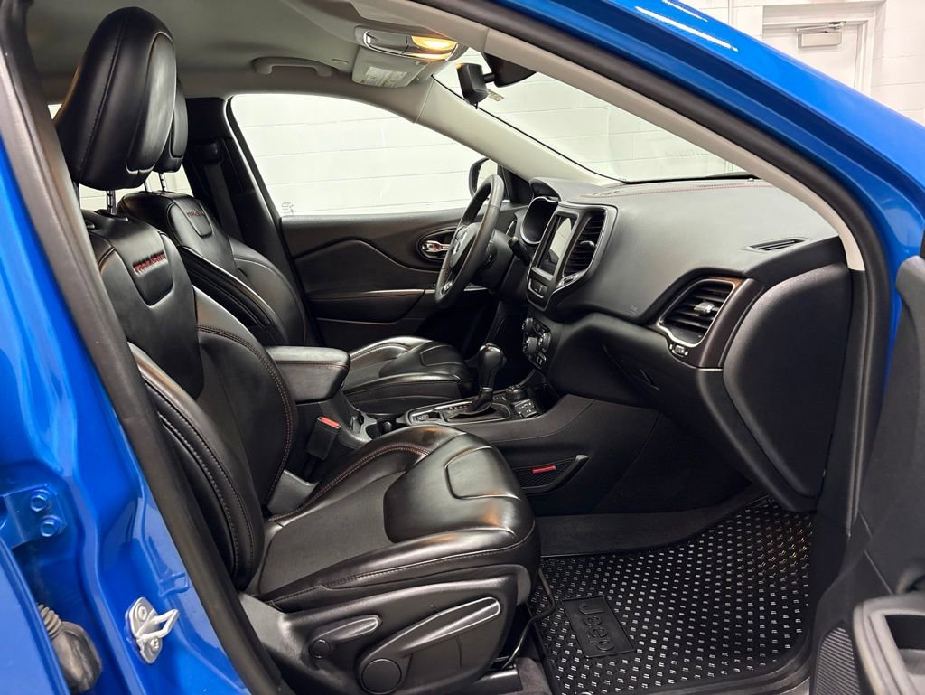 Used 2022 Jeep Cherokee Trailhawk AWD/4WD image 15