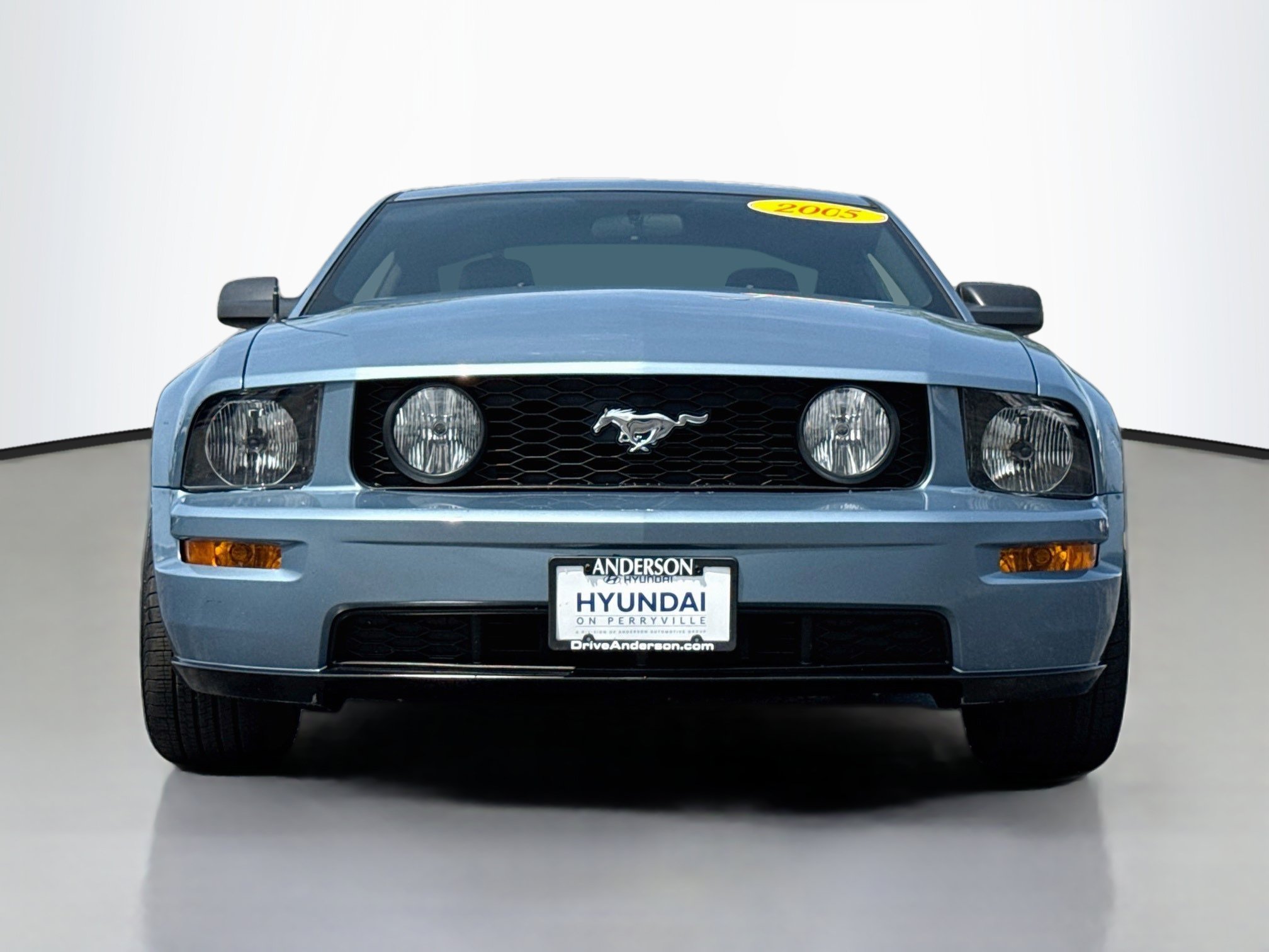 Used 2005 Ford Mustang GT RWD image 2