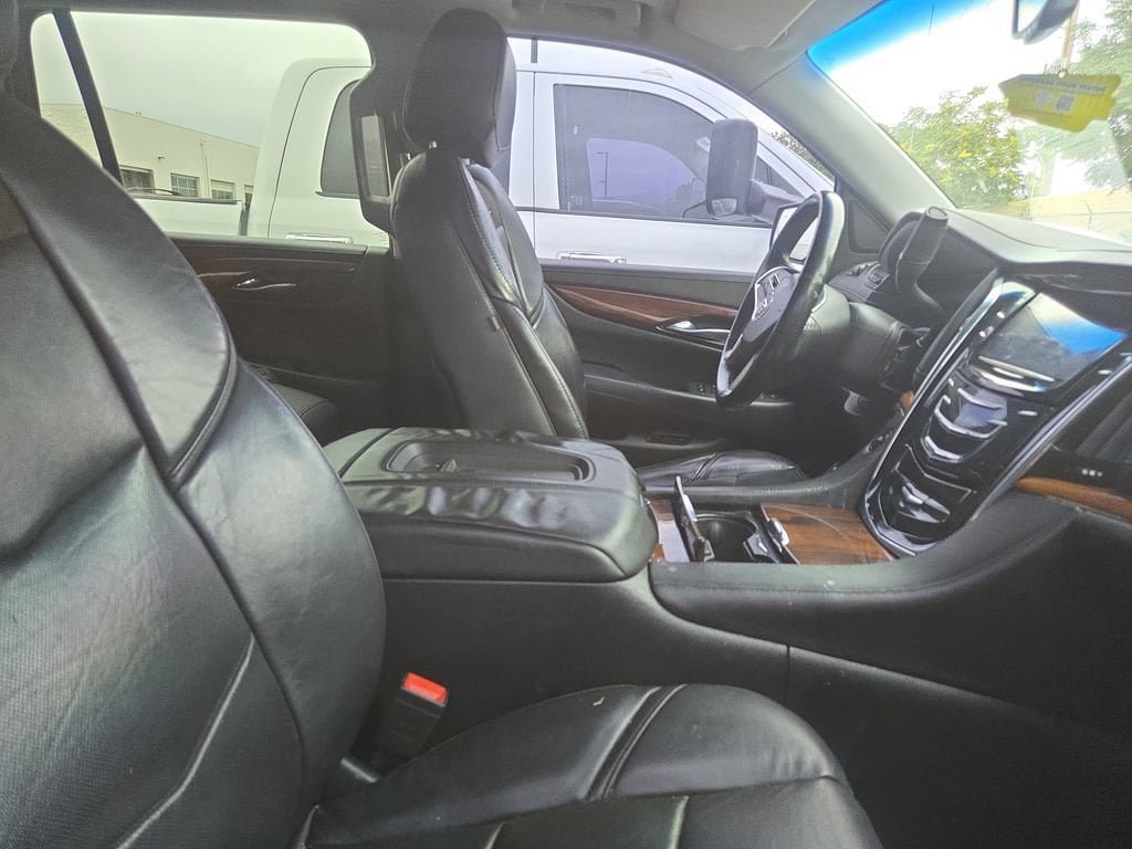Used 2015 Cadillac Escalade Luxury AWD/4WD image 6