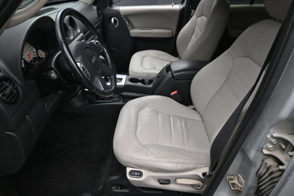 Used 2002 Jeep Liberty Limited AWD/4WD image 16