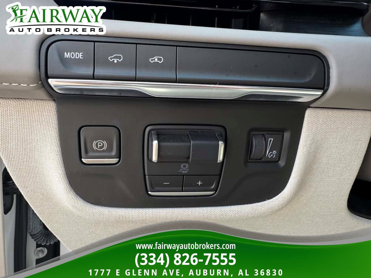 Used 2022 Cadillac Escalade Premium Luxury Platinum image 18