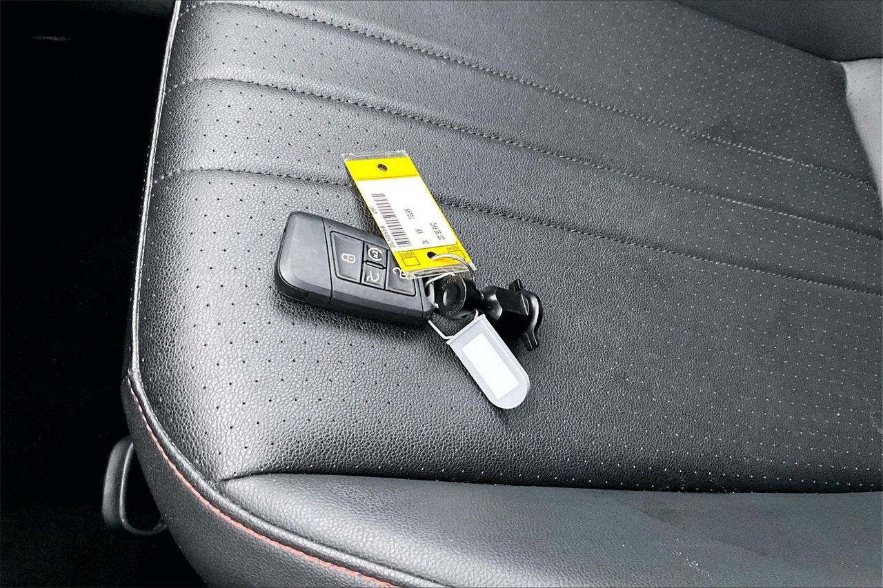 Used 2024 Volkswagen Tiguan SE image 30