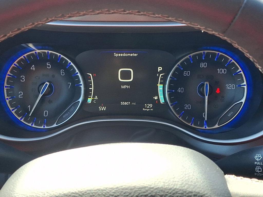 Used 2023 Chrysler Pacifica Touring-L image 24