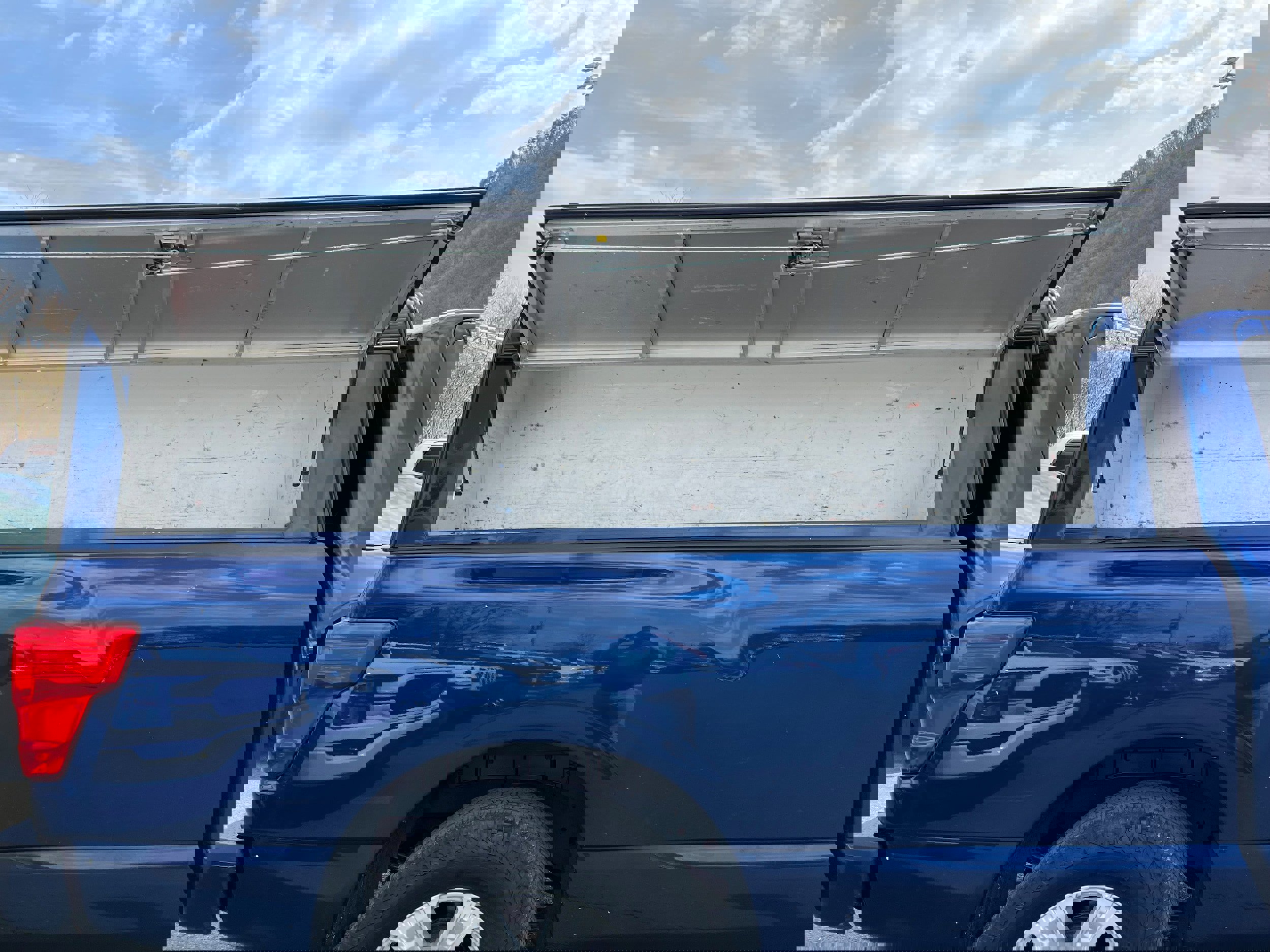 Used 2017 Nissan Titan SV AWD/4WD image 10