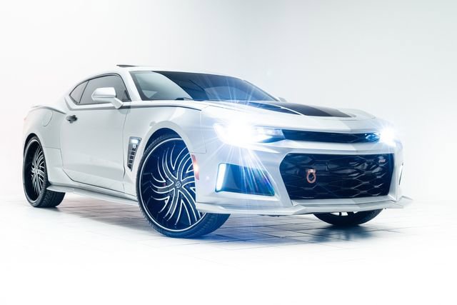 Used 2017 Chevrolet Camaro LT w/ RS Package image 5