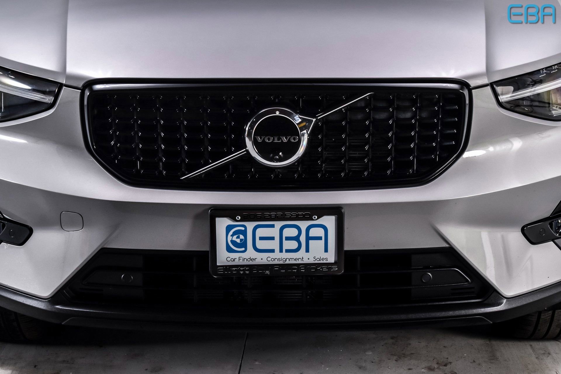 Used 2025 Volvo XC40 B5 Plus image 9