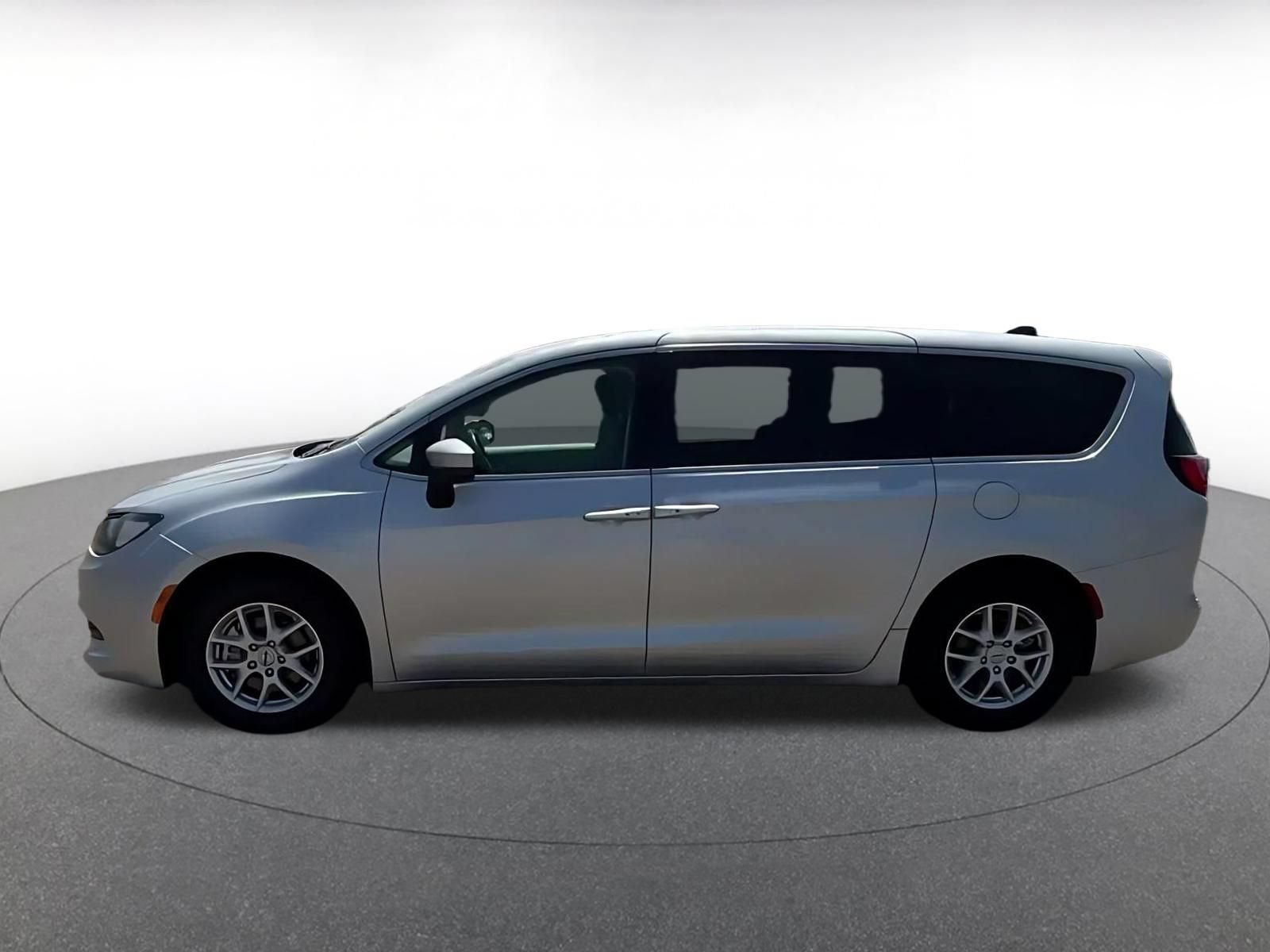 Used 2023 Chrysler Voyager LX FWD image 8