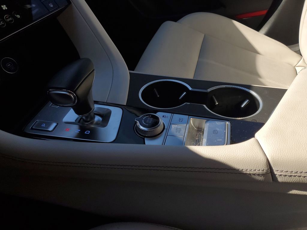 Certified 2025 Genesis G70 2.5T image 32