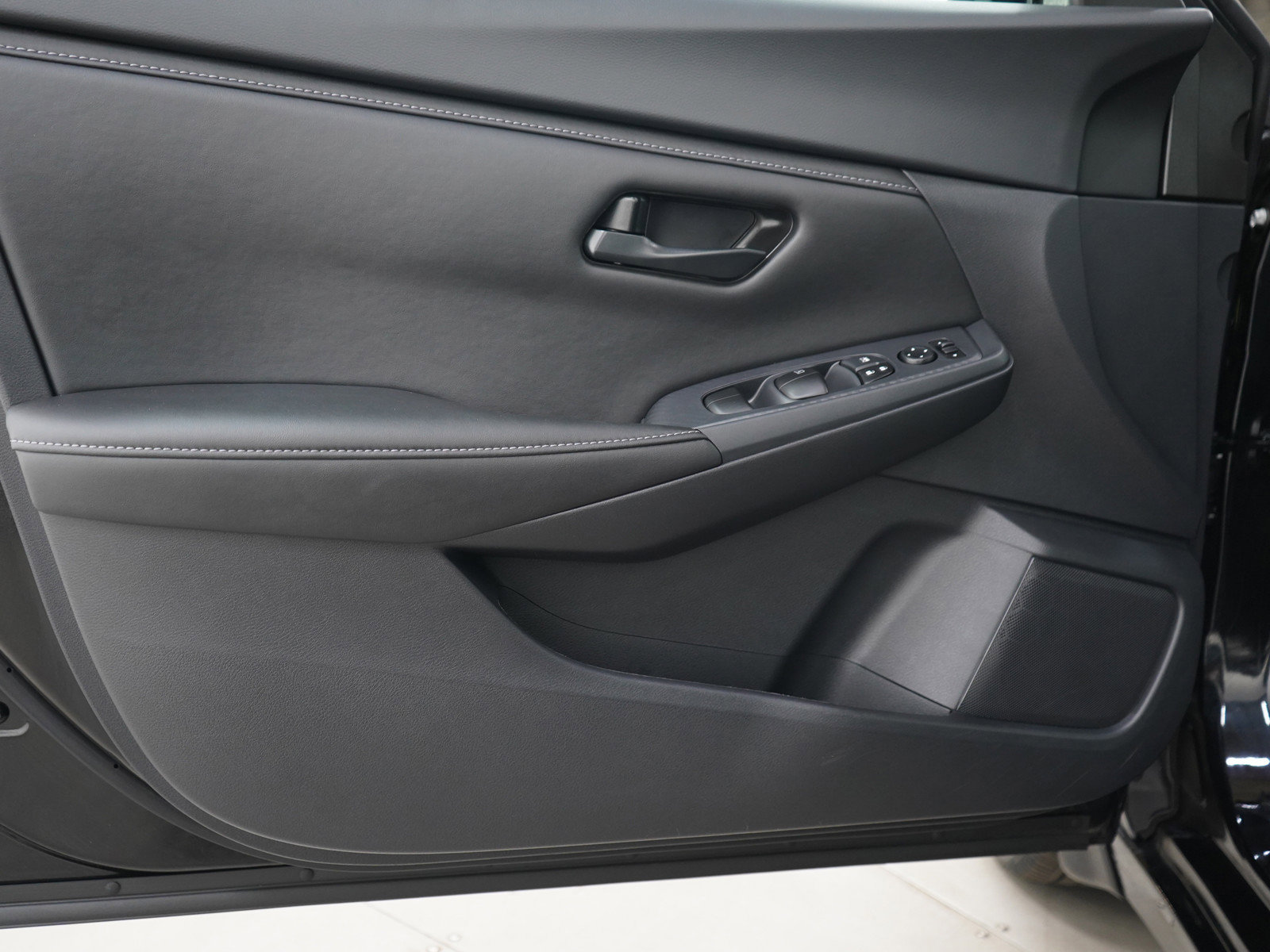 Used 2025 Nissan Sentra S FWD image 17