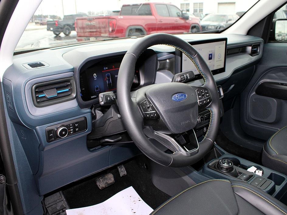 Used 2025 Ford Maverick Lobo image 13