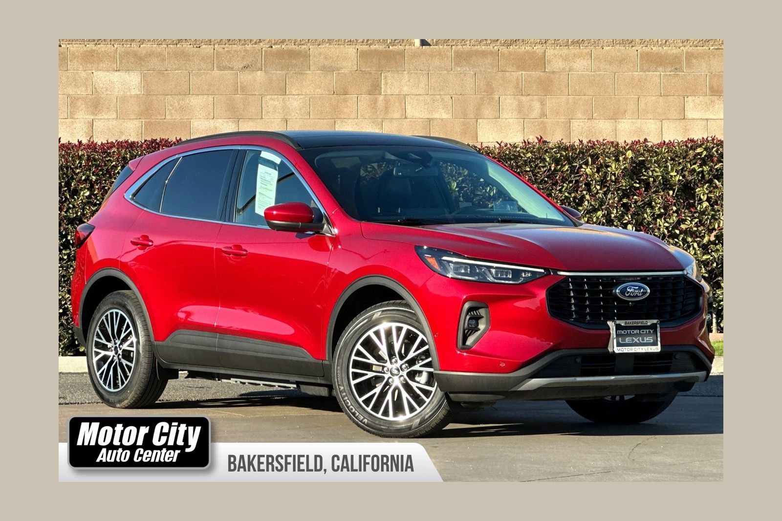 Used 2024 Ford Escape SE w/ PHEV Premium Package image 1