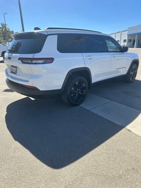 Used 2023 Jeep Grand Cherokee L Laredo RWD image 2
