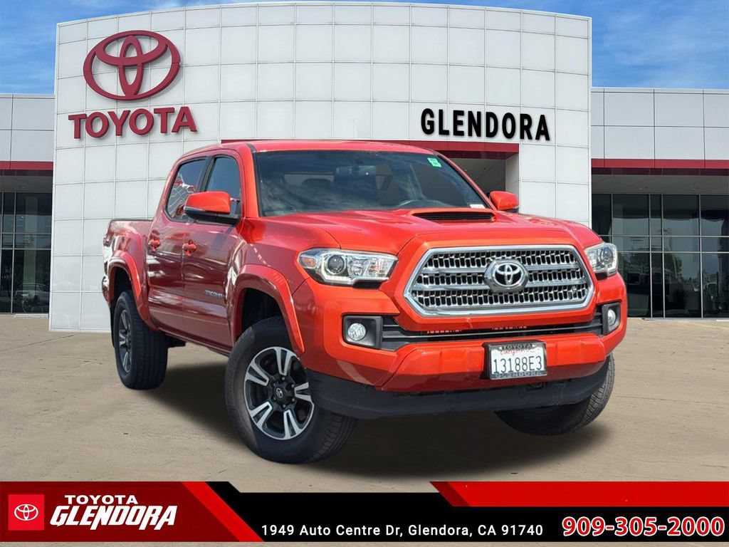 Used 2017 Toyota Tacoma TRD Sport w/ Tow Package (A/T) AWD/4WD image 2