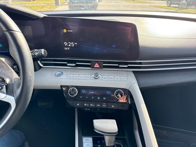 Used 2021 Hyundai Elantra Limited image 27