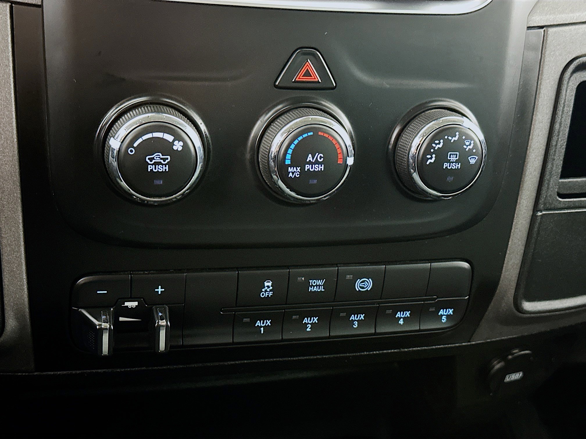 Used 2018 RAM 2500 Tradesman w/ Chrome Appearance Group image 15