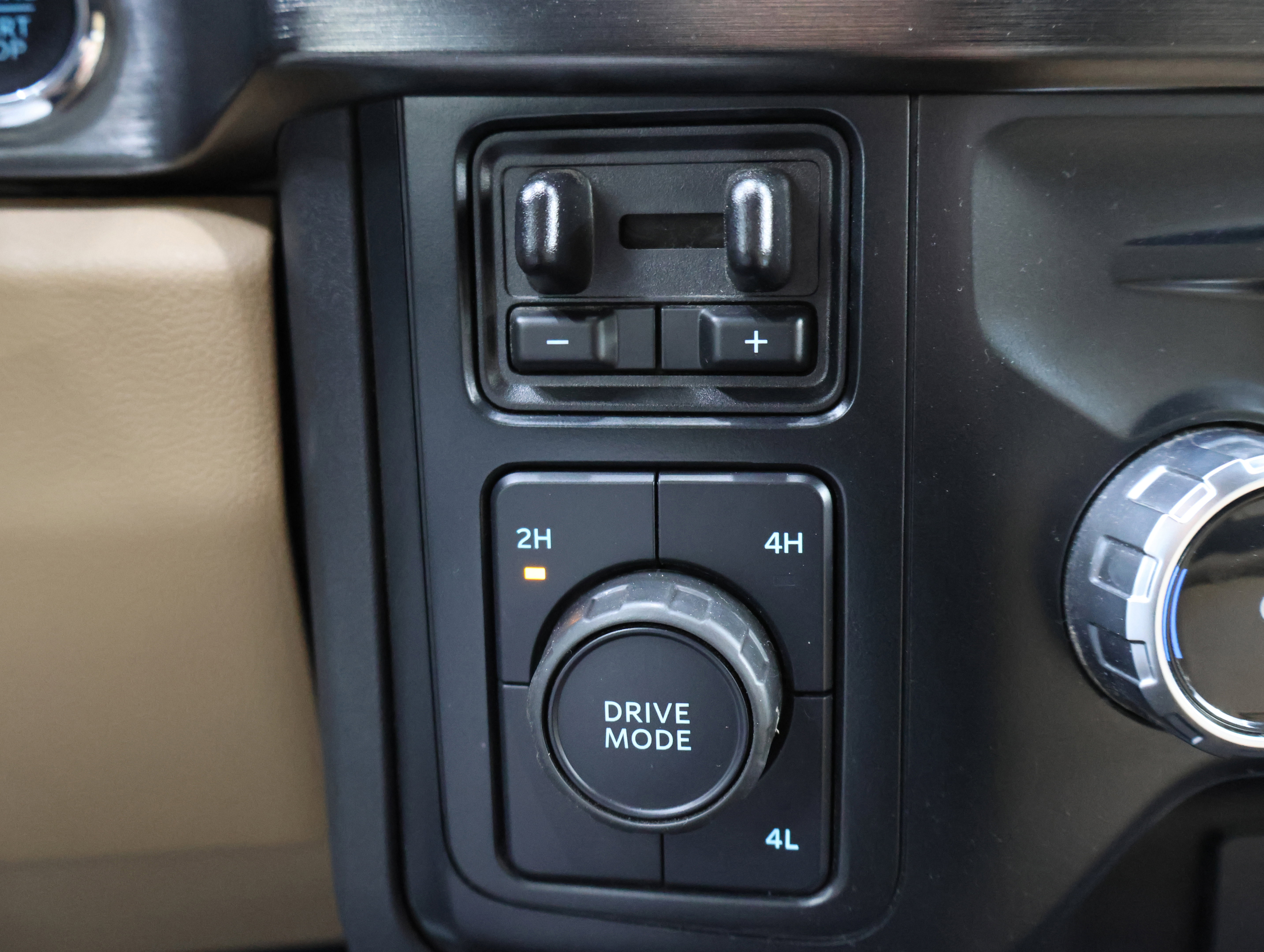 Used 2023 Ford F350 Lariat w/ FX4 Off-Road Package image 50