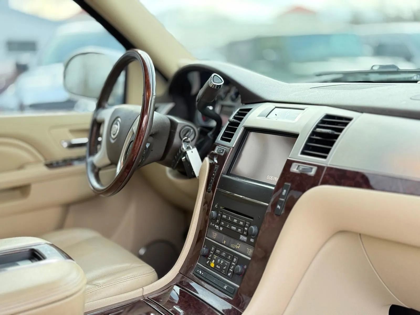 Used 2013 Cadillac Escalade Premium image 30