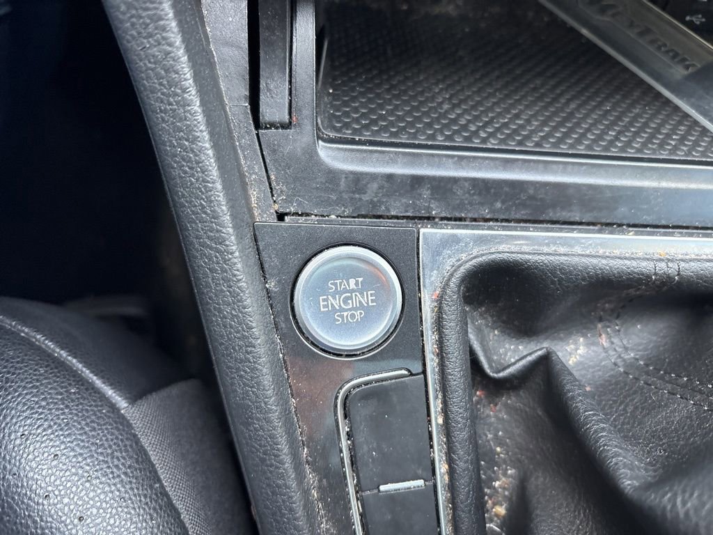 Used 2018 Volkswagen Golf SE image 26