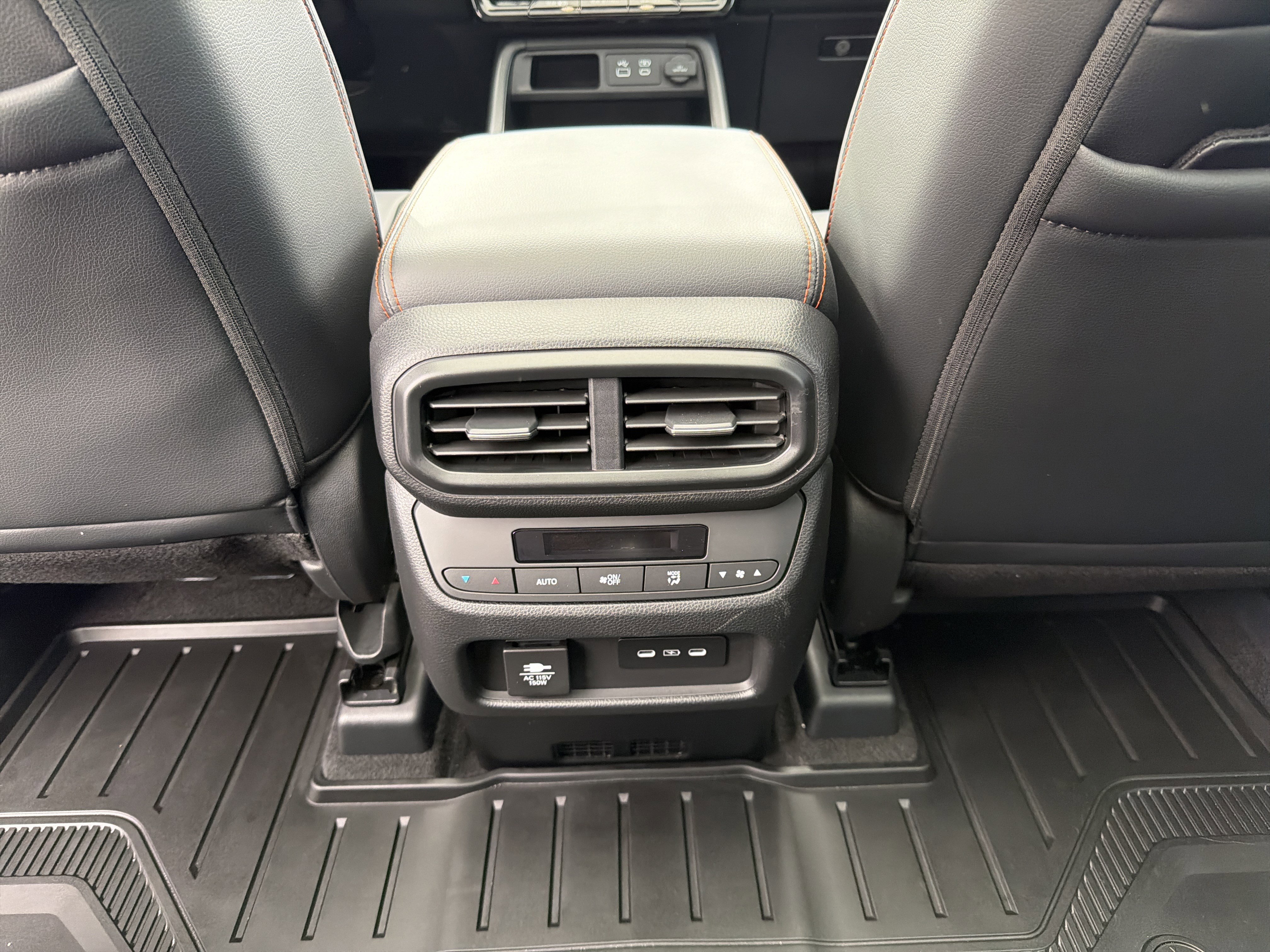 Used 2025 Honda Pilot TrailSport image 27