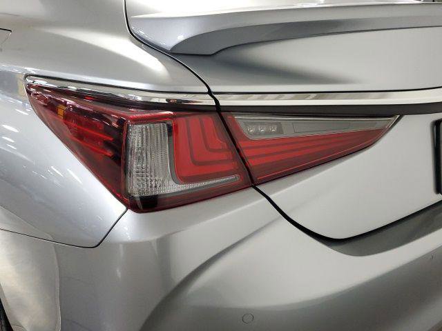 Certified 2023 Lexus ES 350 w/ Premium Package image 29