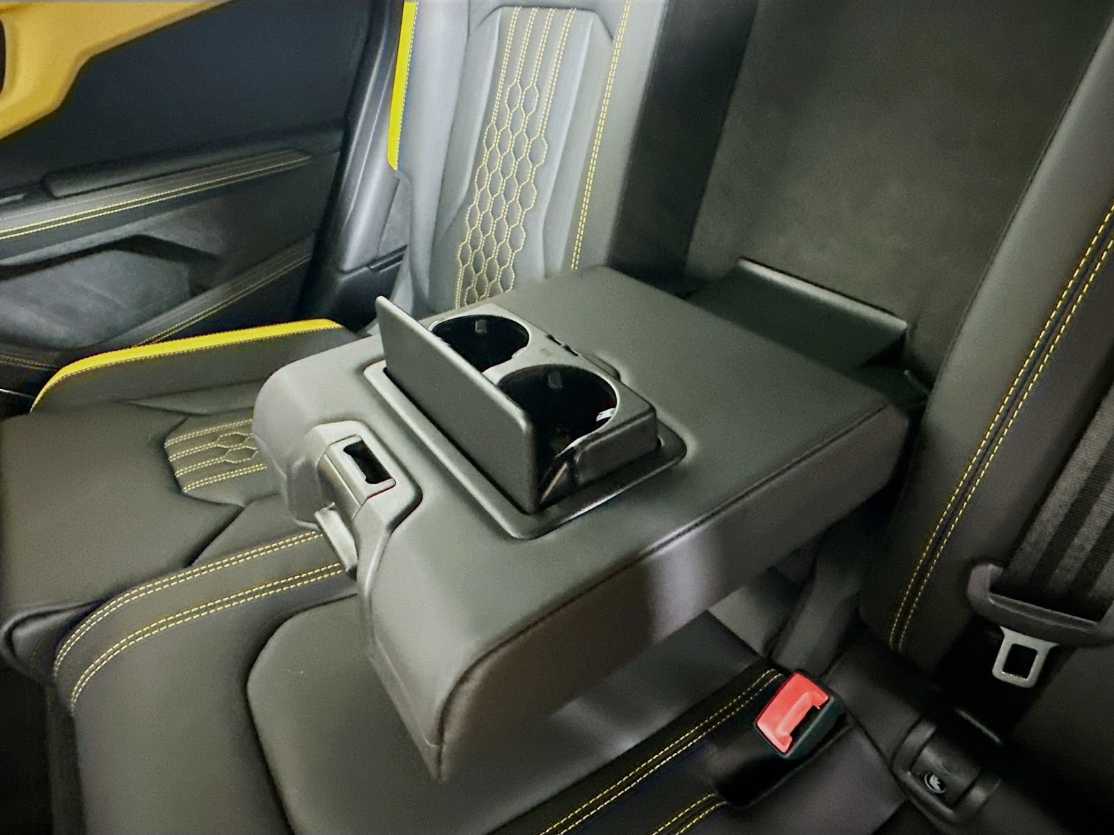 Used 2025 Lamborghini Urus SE AWD/4WD image 58