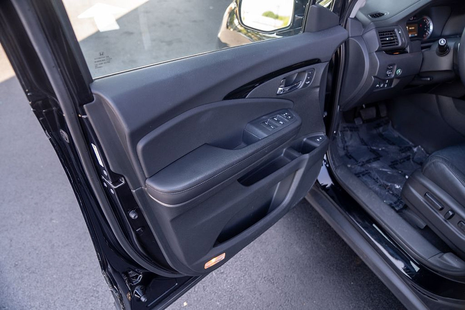 Used 2016 Honda Pilot Touring image 17