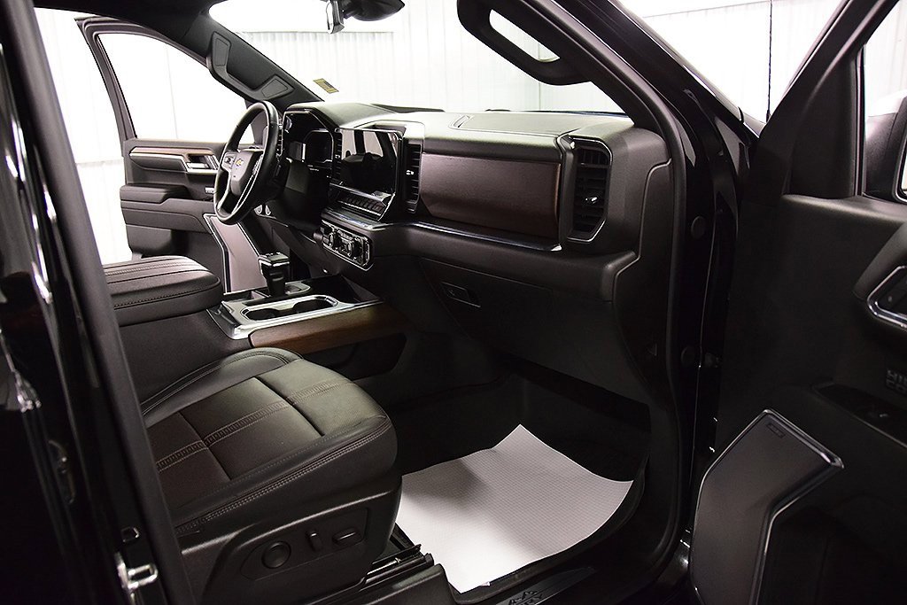 Used 2024 Chevrolet Silverado 1500 High Country w/ Z71 Off-Road Package image 31