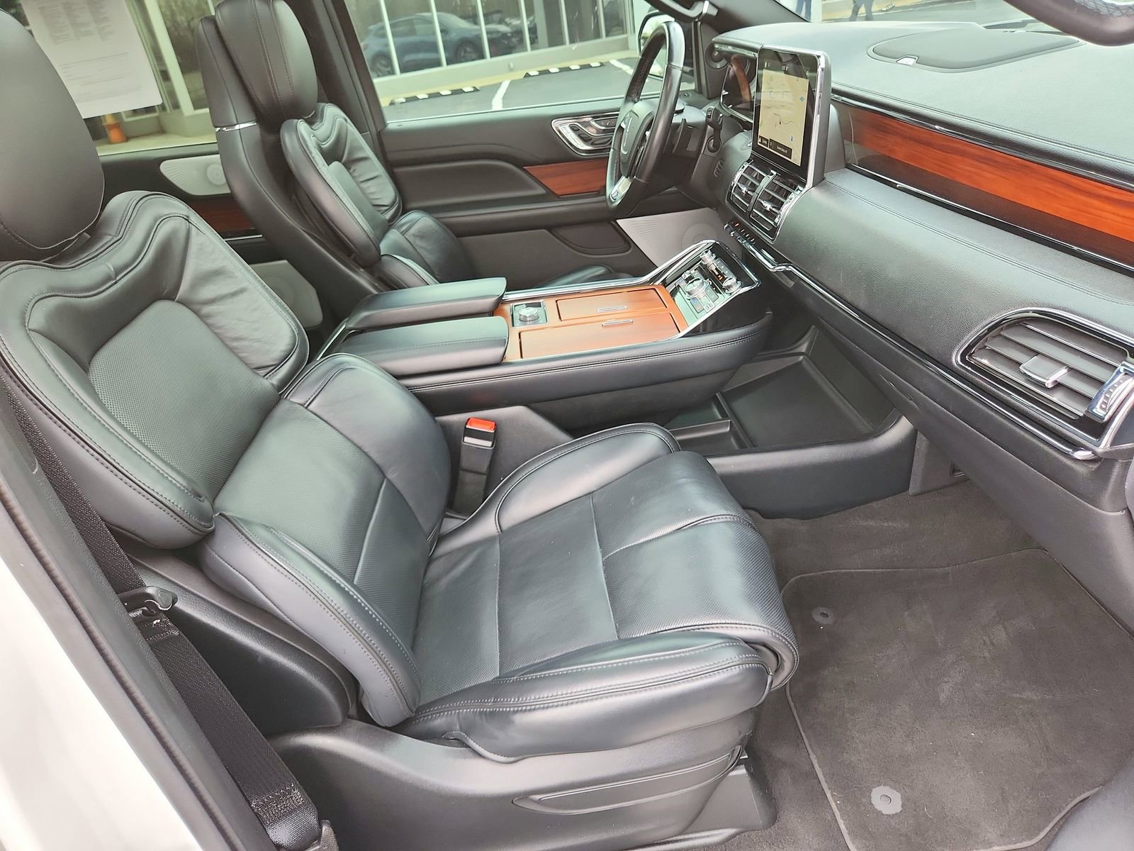 Used 2019 Lincoln Navigator Reserve image 28