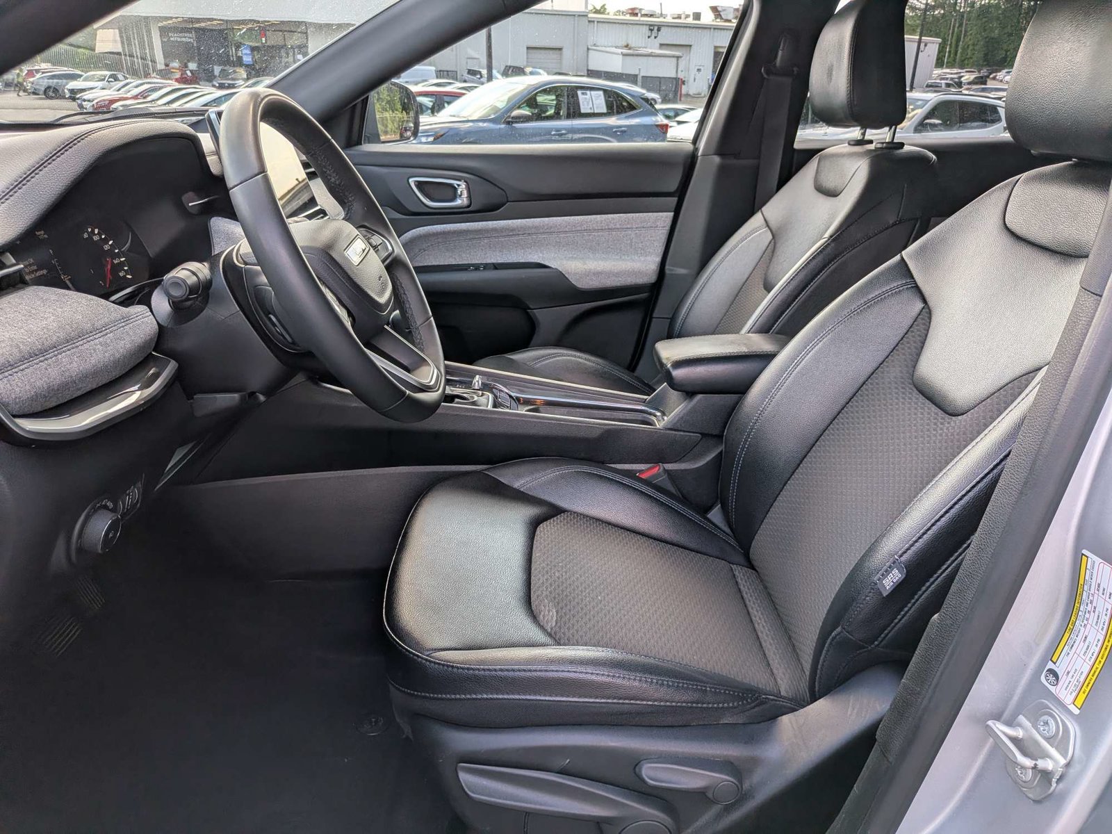 Used 2024 Jeep Compass Latitude AWD/4WD image 19