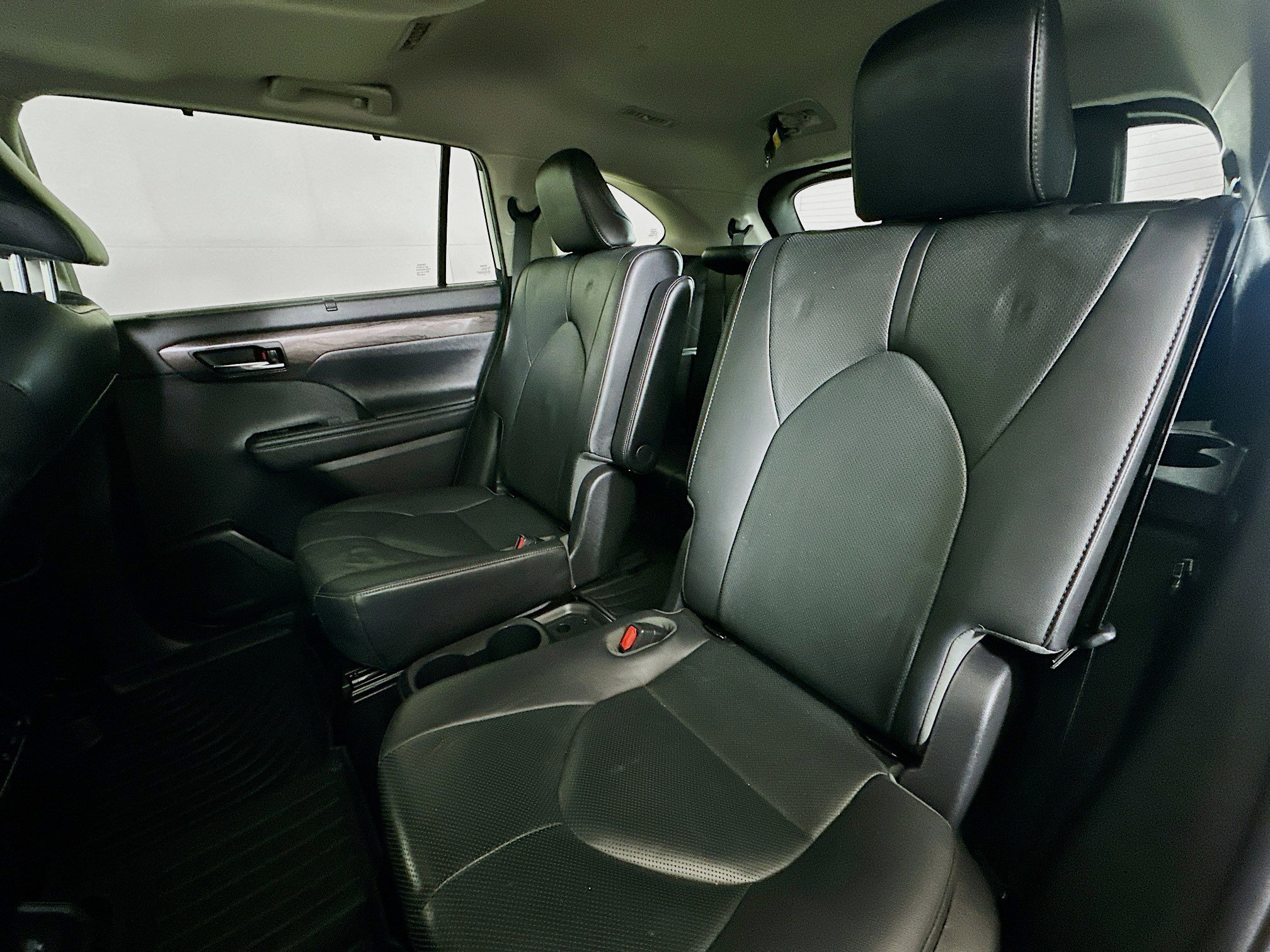 Used 2020 Toyota Highlander Limited image 29