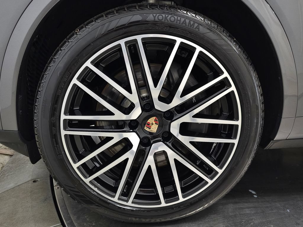 Used 2025 Porsche Cayenne E-Hybrid AWD/4WD image 13