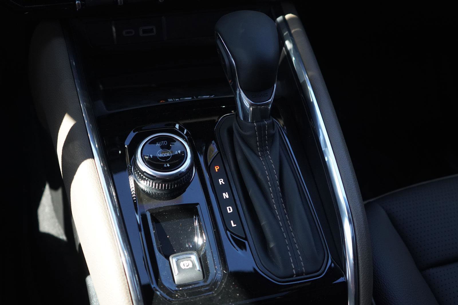 New 2026 GMC Canyon Denali w/ LPO, Denali Black Edition image 18