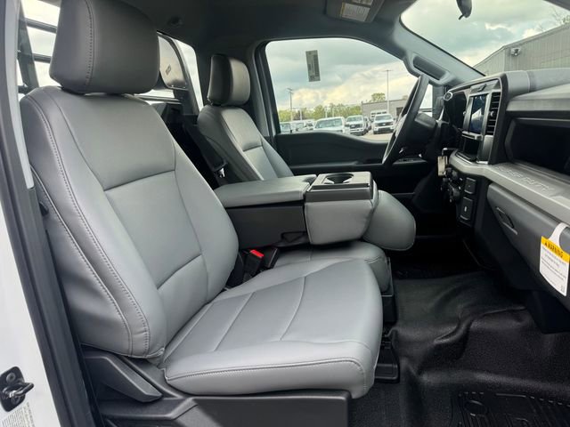 New 2025 Ford F550 4x4 Regular Cab Super Duty image 17