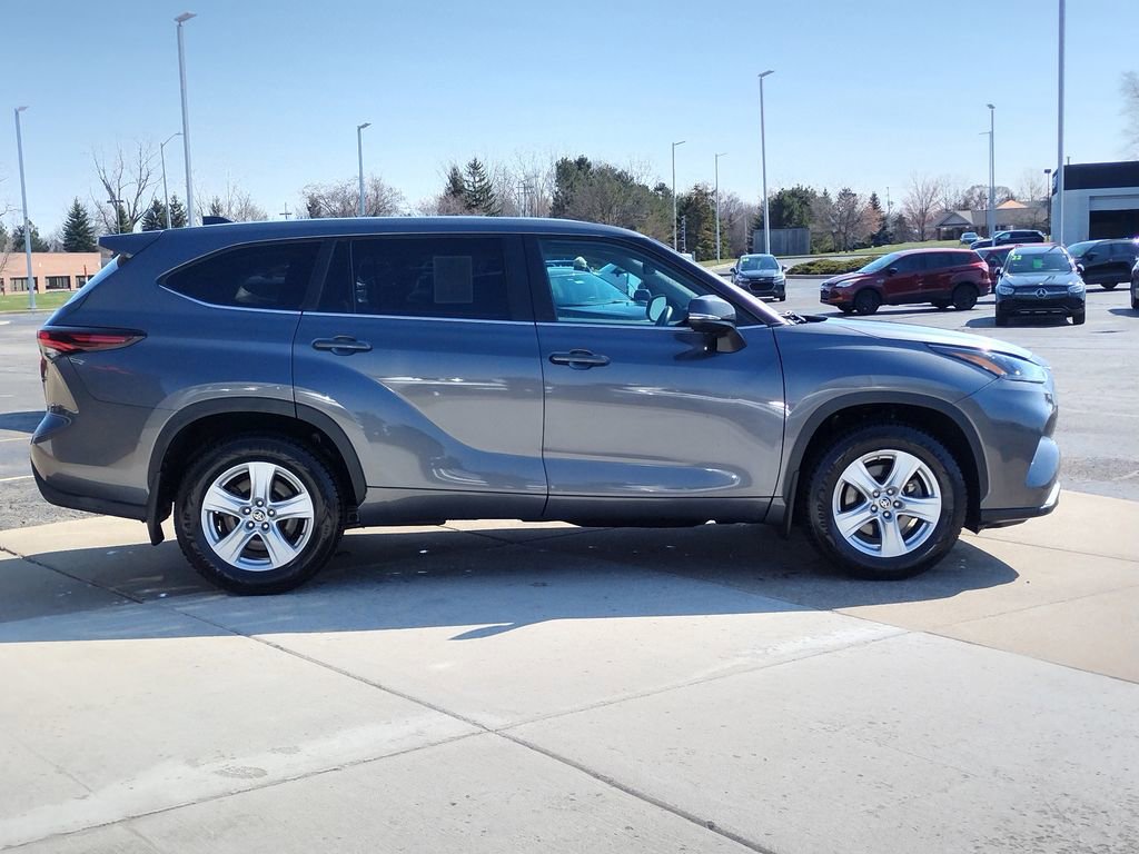 Used 2024 Toyota Highlander LE image 16