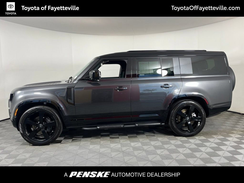 Used 2025 Land Rover Defender 130 X-Dynamic SE AWD/4WD image 2