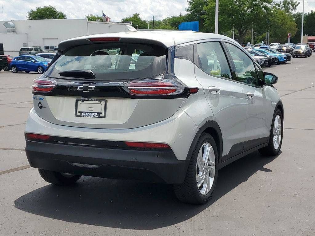 Used 2023 Chevrolet Bolt LT FWD image 3